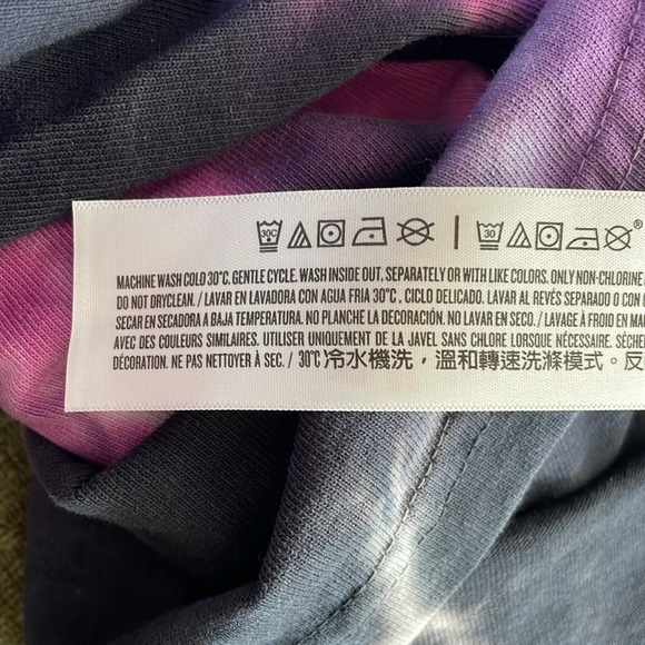 Disney Spirit Jersey Hocus Pocus Halloween 2022 - Size Small - Picture 8 of 8